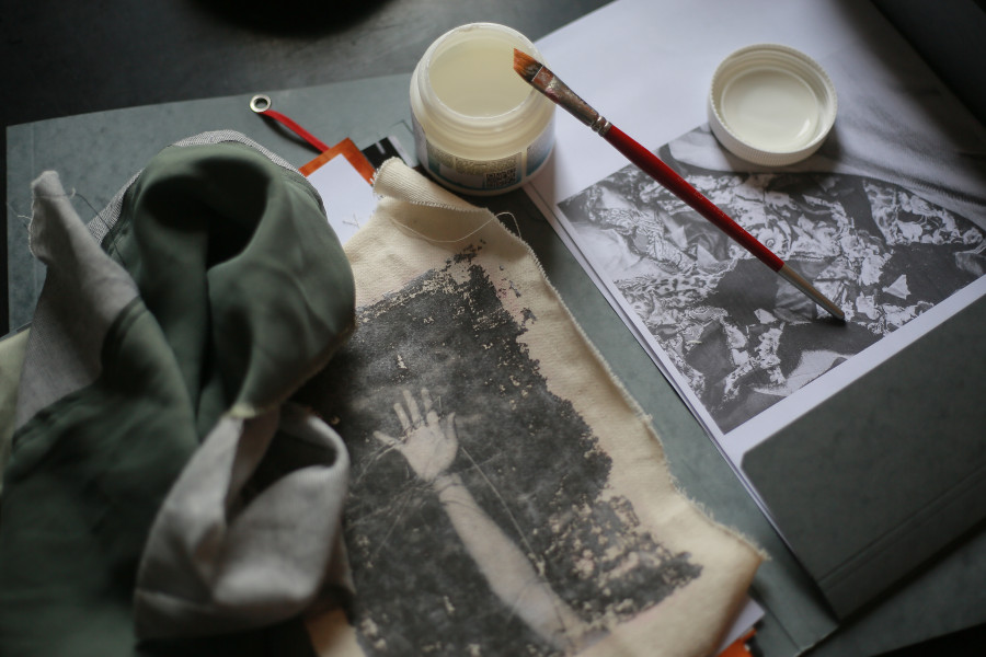 nedelja, 26. 7., 18.30 – Poletne ustvarjalnice: Prenos fotografije na blago, delavnica za mlade in družine, vodi Nina Pernat